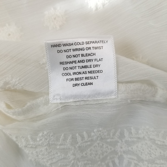 Olive and Oak White Sheer Eyelet Full Shoulder Front Blouse Popover Size S NWT - Picture 4 of 8